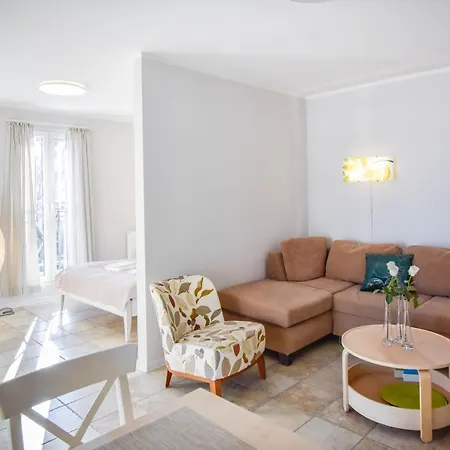 Promenada Z Tarasem I Parkingiem - Na Wyspie Apartmán *