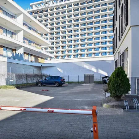 Promenada Z Tarasem I Parkingiem - Na Wyspie Apartmán