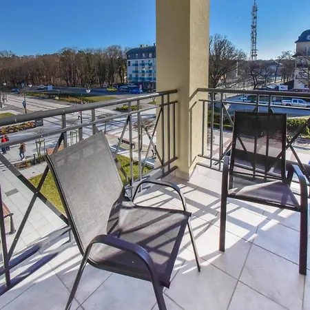 Promenada Z Tarasem I Parkingiem - Na Wyspie