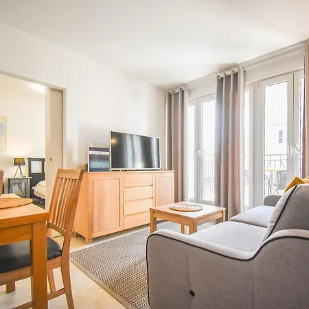 Promenada Z Tarasem I Parkingiem - Na Wyspie * Svinoústí