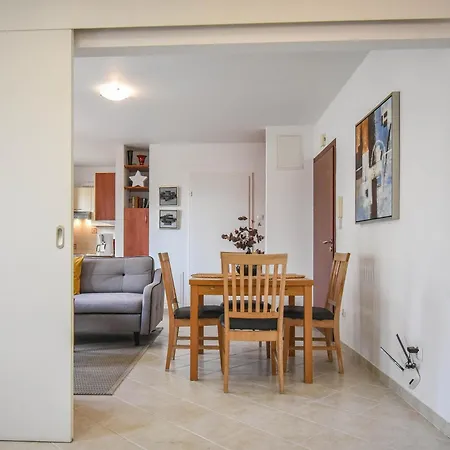 Promenada Z Tarasem I Parkingiem - Na Wyspie