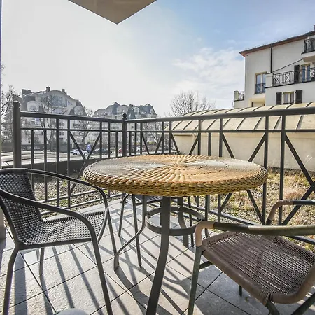 Promenada Z Tarasem I Parkingiem - Na Wyspie * Svinoústí