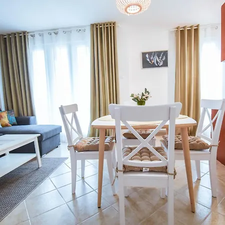 Promenada Z Tarasem I Parkingiem - Na Wyspie Apartmán Svinoústí