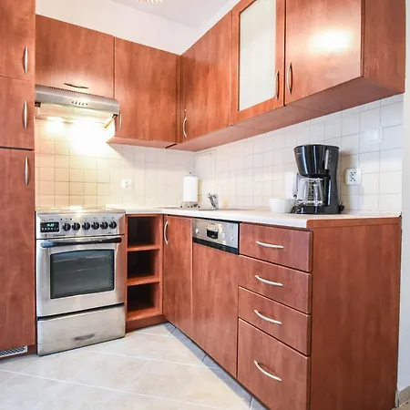 Promenada Z Tarasem I Parkingiem - Na Wyspie Svinoústí