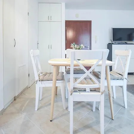 Promenada Z Tarasem I Parkingiem - Na Wyspie * Svinoústí