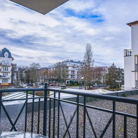 Promenada Z Tarasem I Parkingiem - Na Wyspie Svinoústí