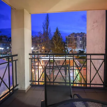 Promenada Z Tarasem I Parkingiem - Na Wyspie