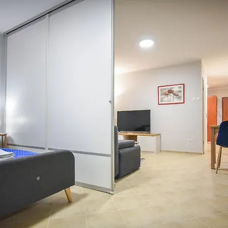 Promenada Z Tarasem I Parkingiem - Na Wyspie Apartmán