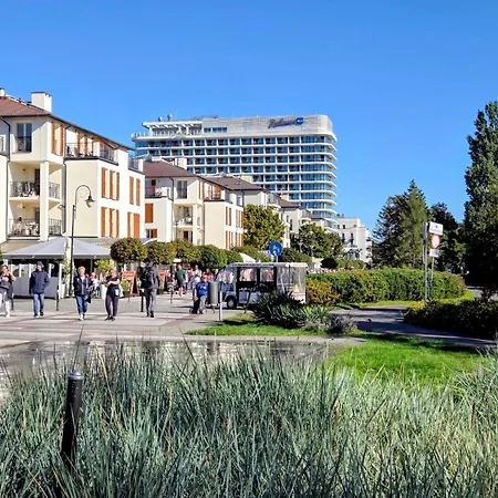 Promenada Z Tarasem I Parkingiem - Na Wyspie Svinoústí